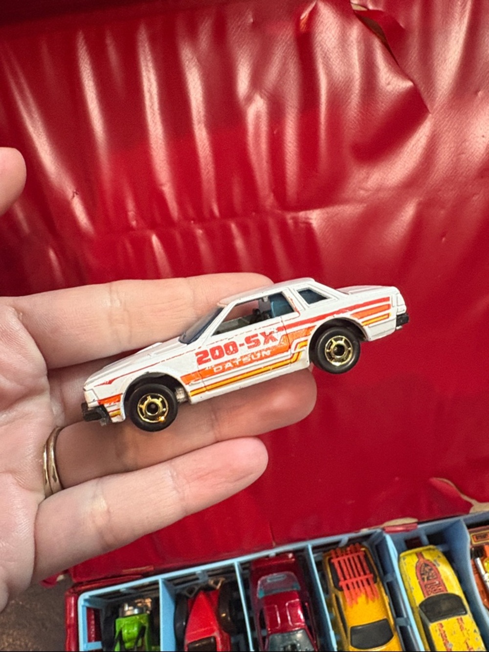 HOT WHEELS 1:64 DIECAST 1981 DATSUN 200SX WHITE OPEN HOOD HOT ONES GOLD RIMS HK